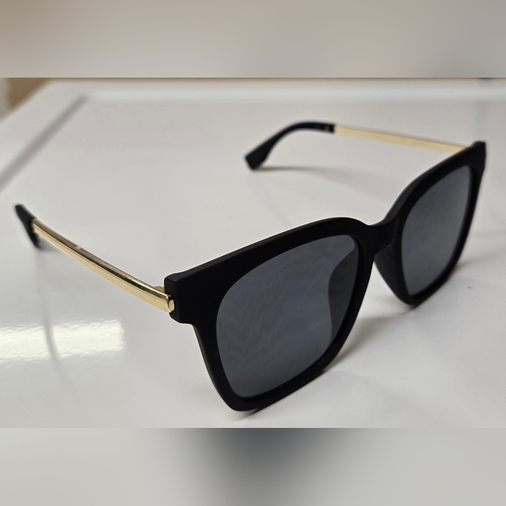 Diff Eyewear Hailey Black & Grey Sunglasses Bifocal Readers Lens Magnifier 1.25